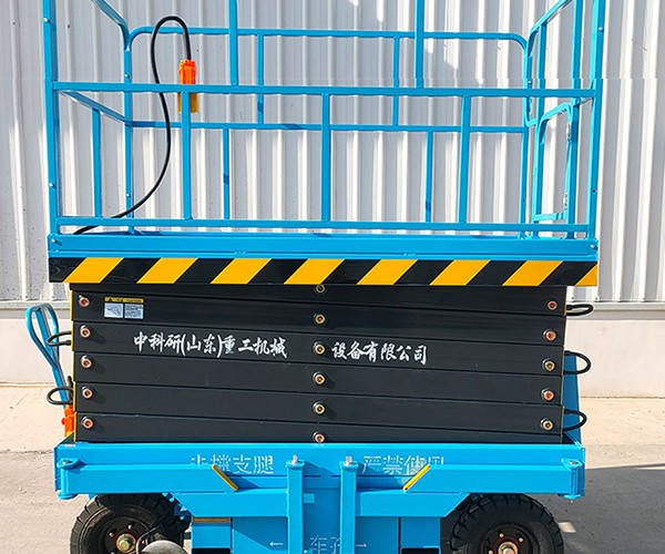 五台自行走升降机
